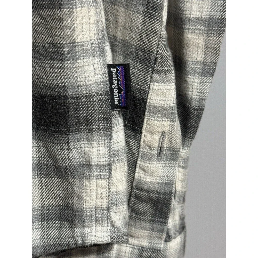 Patagonia Flannel Shirt Men S  GRAY COLOR  Lightweight Plaid 100% Organic Cotton